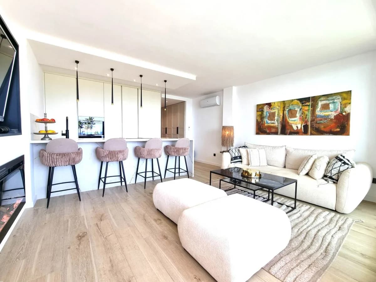 1 Bedroom Middle Floor Apartment for Sale in Mijas Costa, Málaga - Image 3