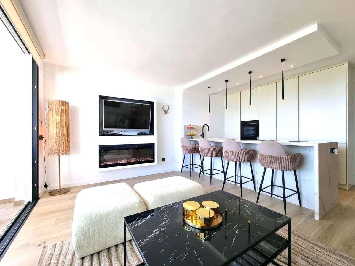 1 Bedroom Middle Floor Apartment for Sale in Mijas Costa, Málaga - Image 5