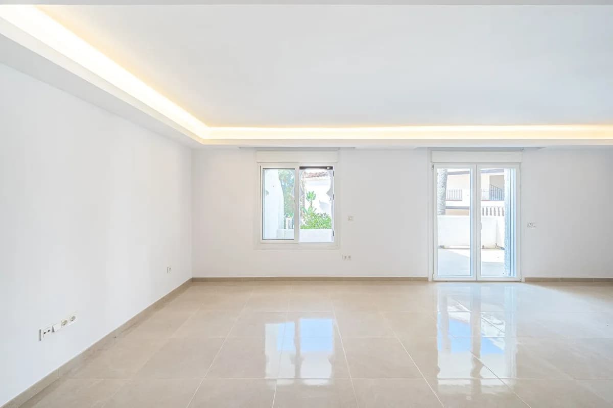 3 Bedroom Townhouse for Sale in Nueva Andalucía, Málaga - Image 7