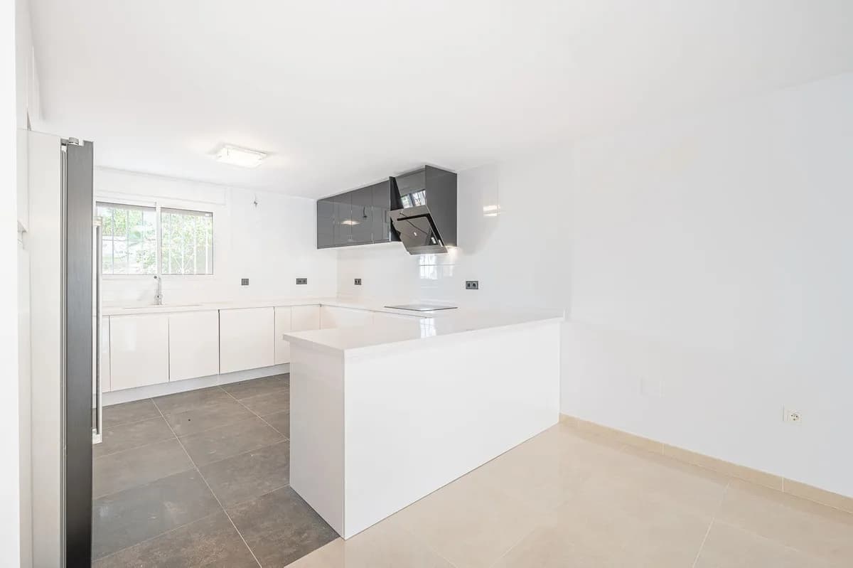 3 Bedroom Townhouse for Sale in Nueva Andalucía, Málaga - Image 8