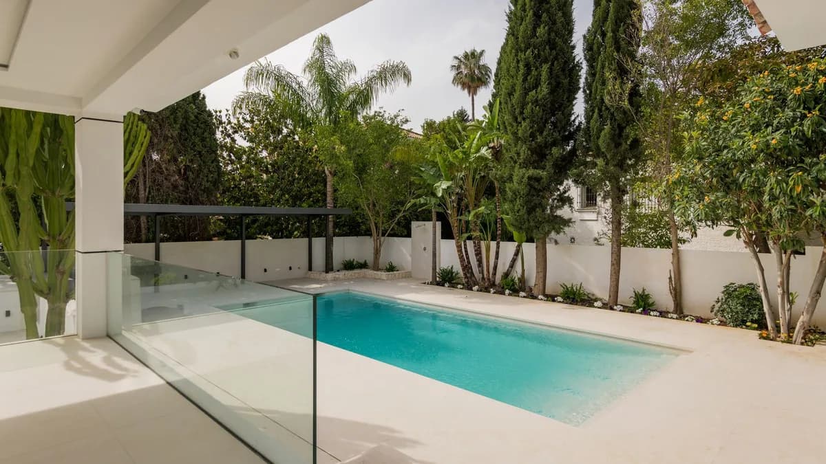 6 Bedroom Detached Villa for Sale in Guadalmina Alta, Málaga - Image 5