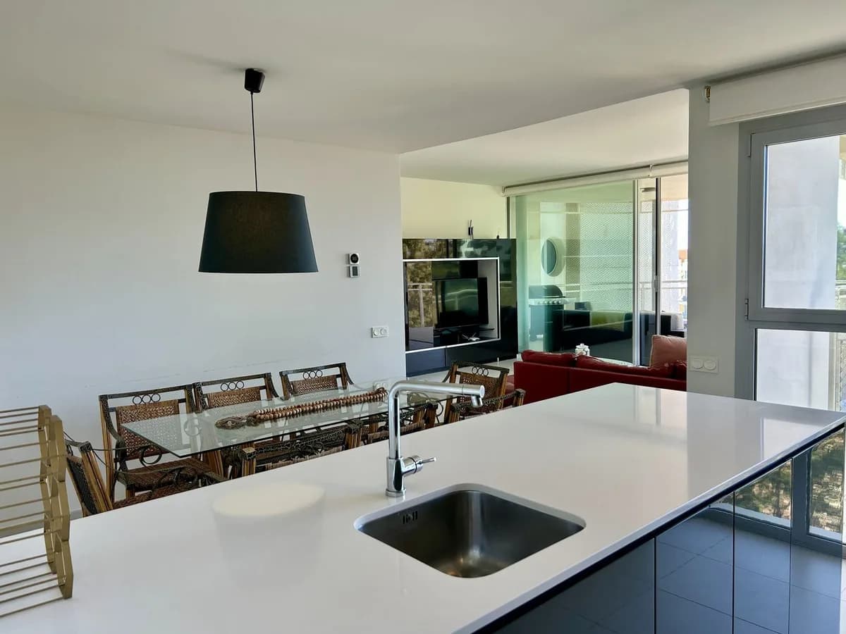 3 Bedroom Middle Floor Apartment for Sale in Fuengirola, Málaga - Image 9