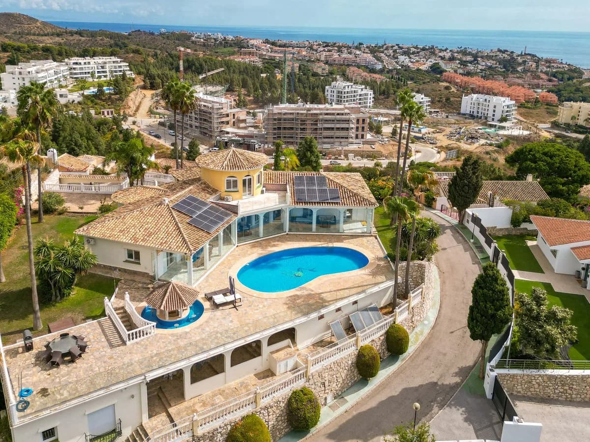 5 Bedroom Detached Villa for Sale in Mijas Costa, Málaga - Image 3