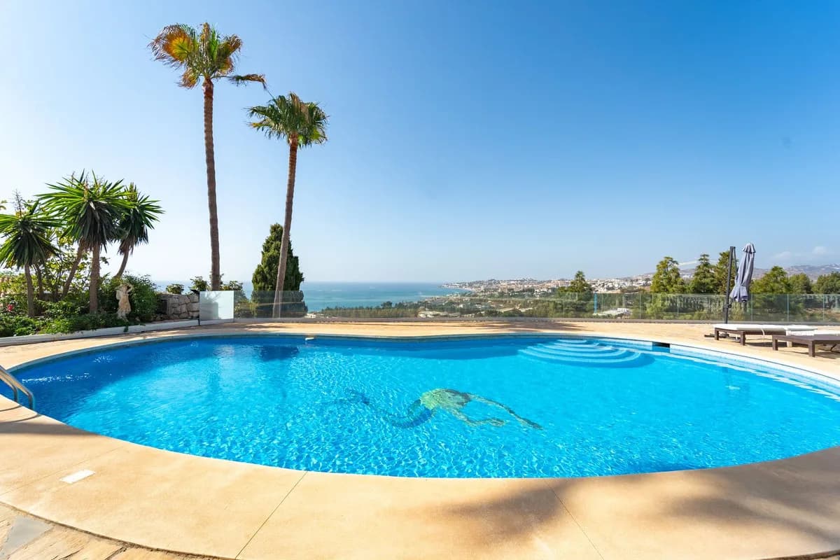 5 Bedroom Detached Villa for Sale in Mijas Costa, Málaga - Image 4