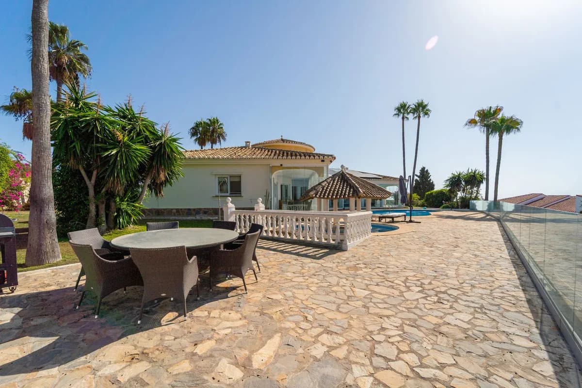 5 Bedroom Detached Villa for Sale in Mijas Costa, Málaga - Image 8