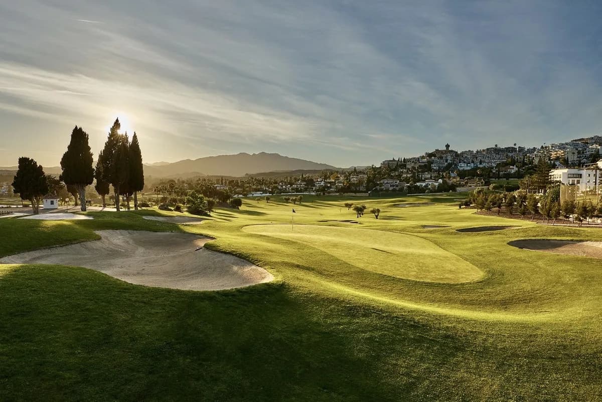 2 Bedroom Middle Floor Apartment for Sale in Mijas Golf, Málaga