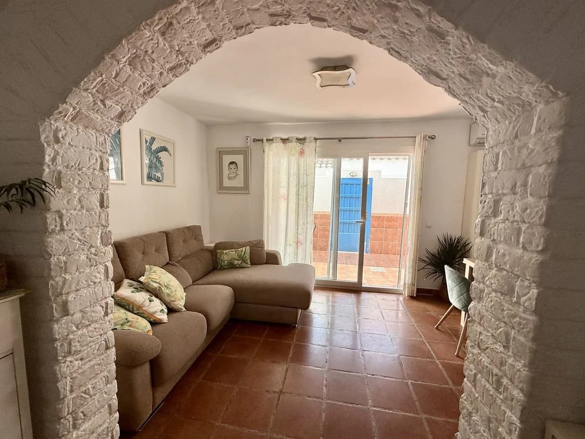 2 Bedroom Middle Floor Apartment for Sale in Mijas Golf, Málaga - Image 6
