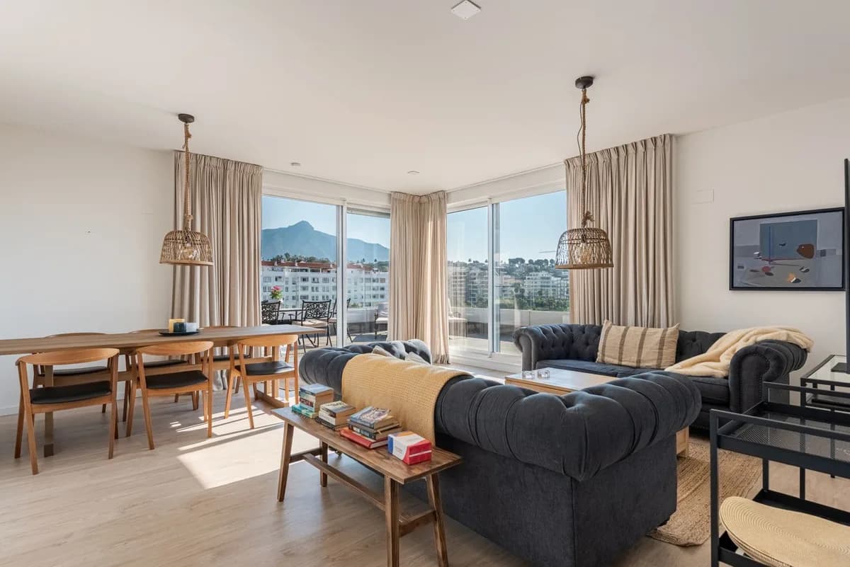 3 Bedroom Penthouse for Sale in Nueva Andalucía, Málaga