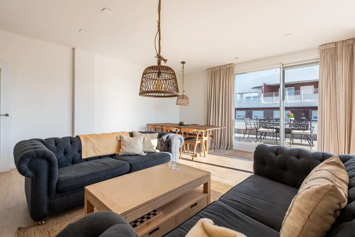 3 Bedroom Penthouse for Sale in Nueva Andalucía, Málaga - Image 2