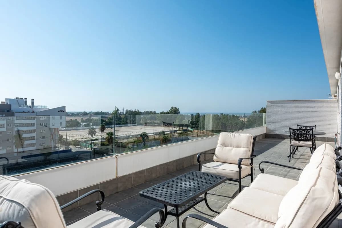 3 Bedroom Penthouse for Sale in Nueva Andalucía, Málaga - Image 8