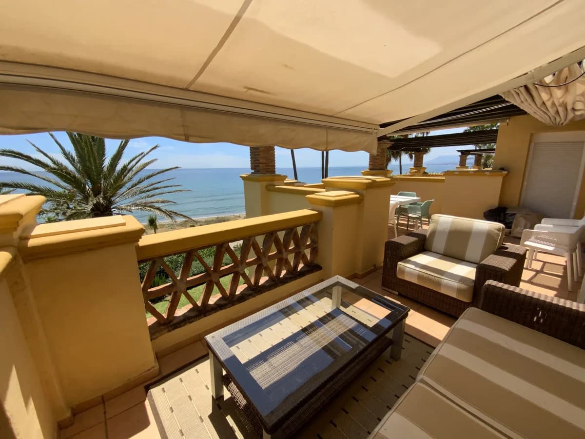 3 Bedroom Middle Floor Apartment for Sale in Río Real, Málaga - Image 2