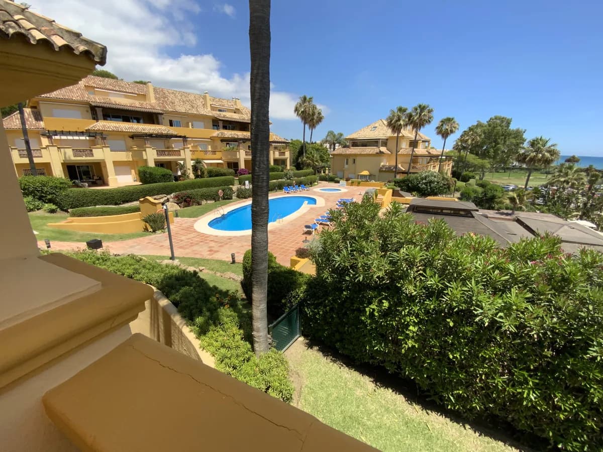 3 Bedroom Middle Floor Apartment for Sale in Río Real, Málaga - Image 3