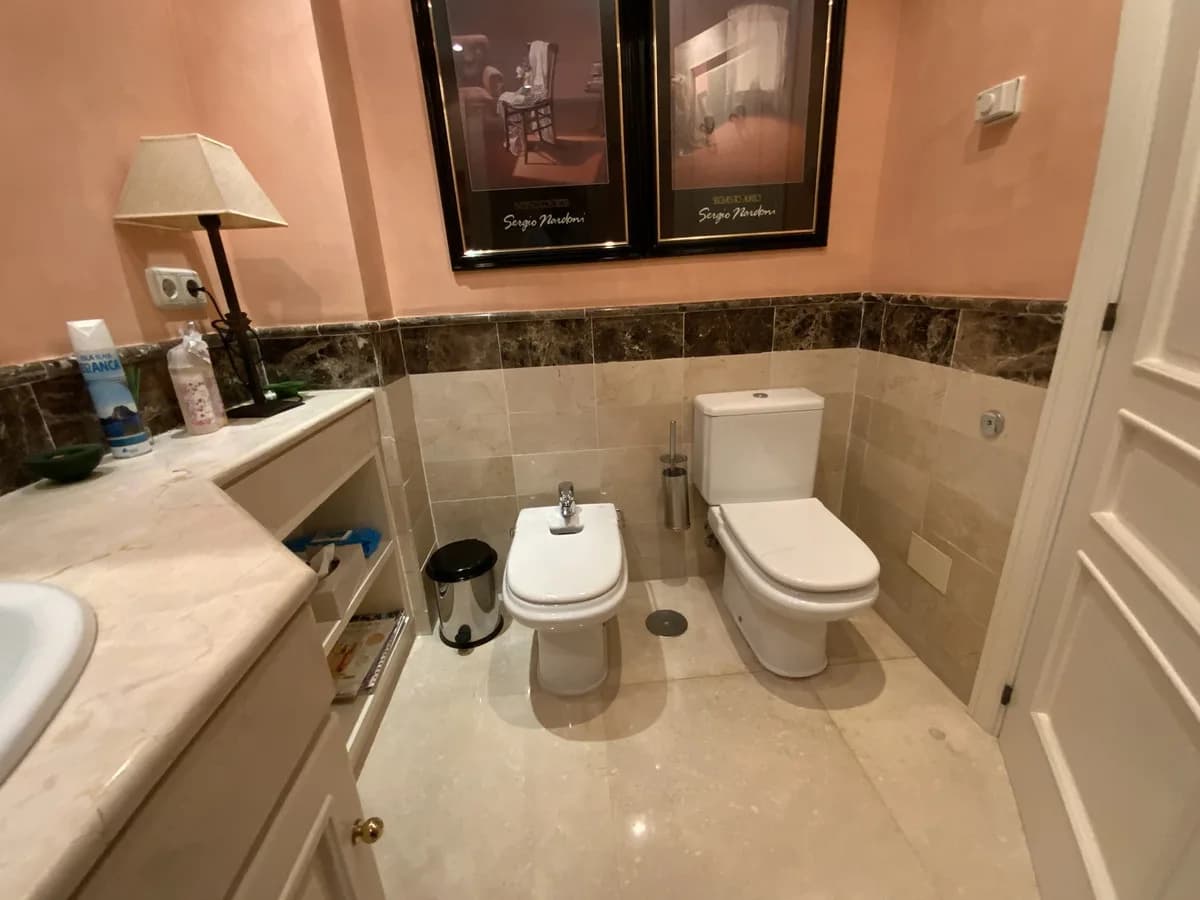 3 Bedroom Middle Floor Apartment for Sale in Río Real, Málaga - Image 4