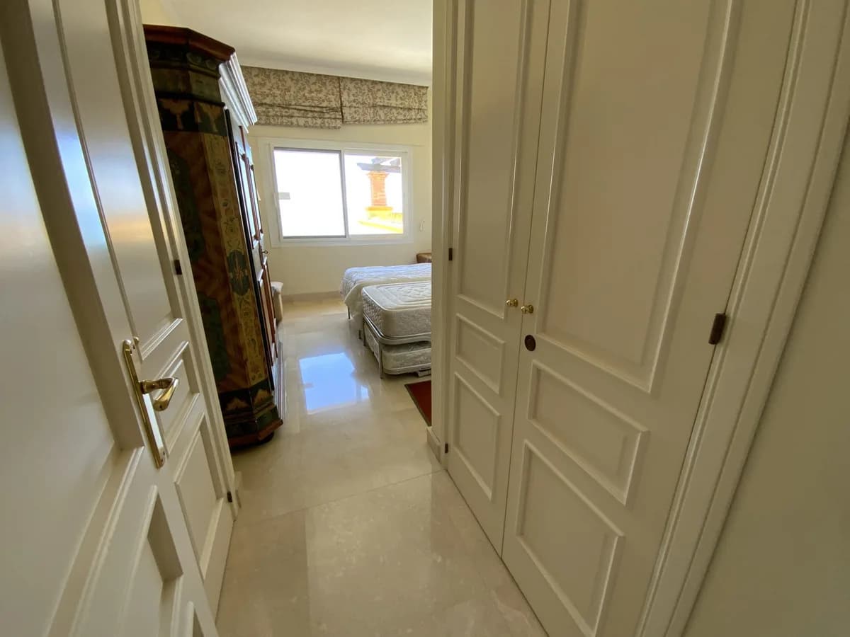3 Bedroom Middle Floor Apartment for Sale in Río Real, Málaga - Image 8