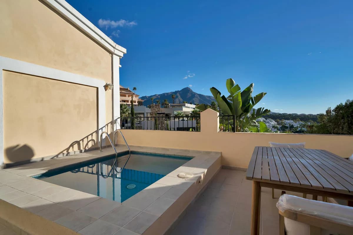 5 Bedroom Townhouse for Sale in Marbella, Málaga