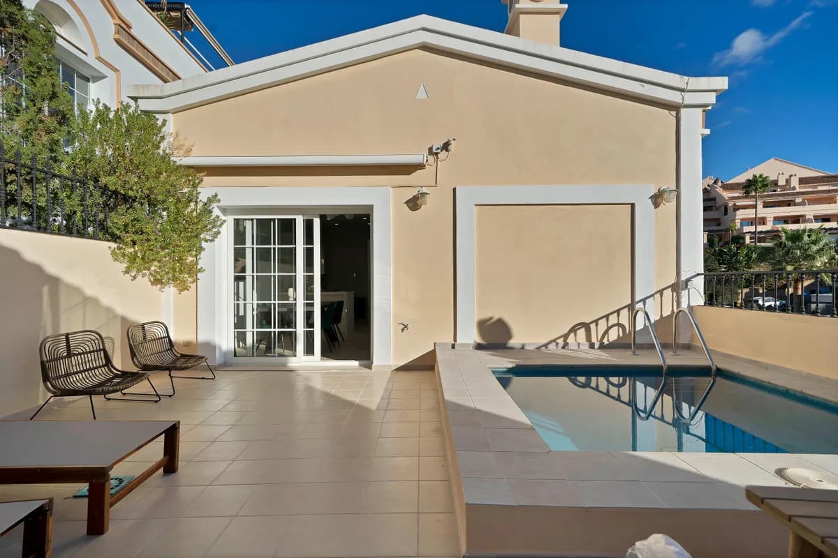 5 Bedroom Townhouse for Sale in Marbella, Málaga - Image 3