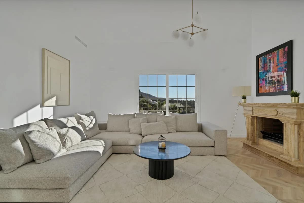 5 Bedroom Townhouse for Sale in Marbella, Málaga - Image 6