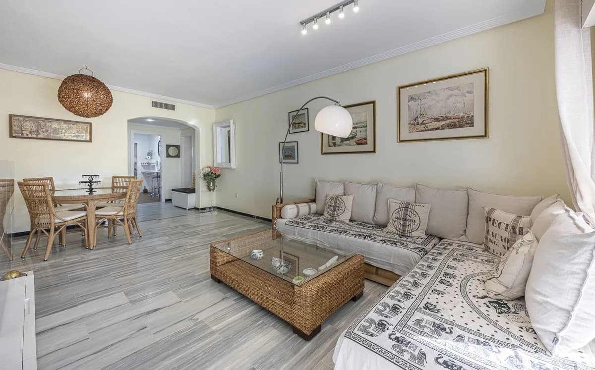 2 Bedroom Middle Floor Apartment for Sale in Puerto Banús, Málaga - Image 8