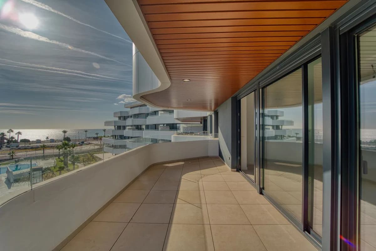 3 Bedroom Middle Floor Apartment for Sale in Torremolinos, Málaga - Image 3