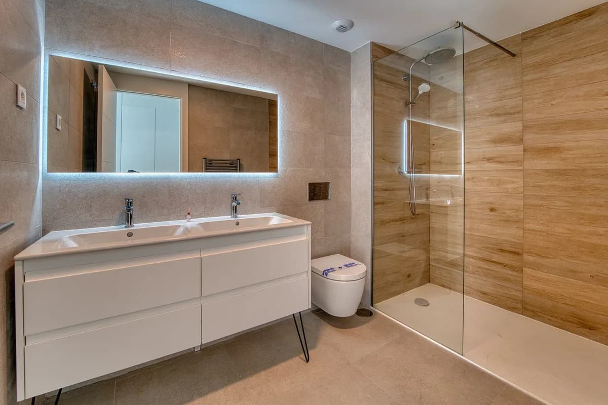 3 Bedroom Middle Floor Apartment for Sale in Torremolinos, Málaga - Image 8