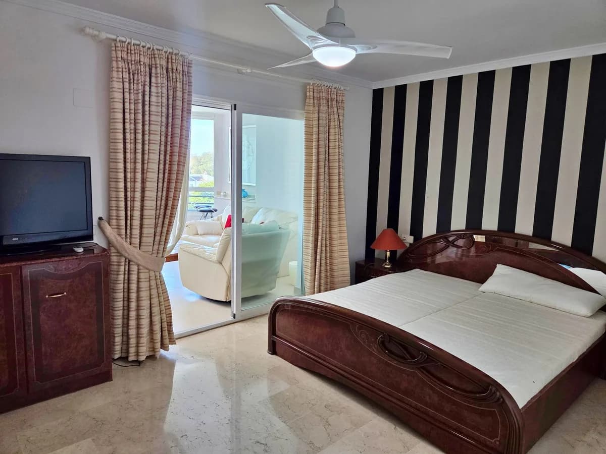 2 Bedroom Penthouse Duplex for Sale in Puerto Banús, Málaga - Image 8