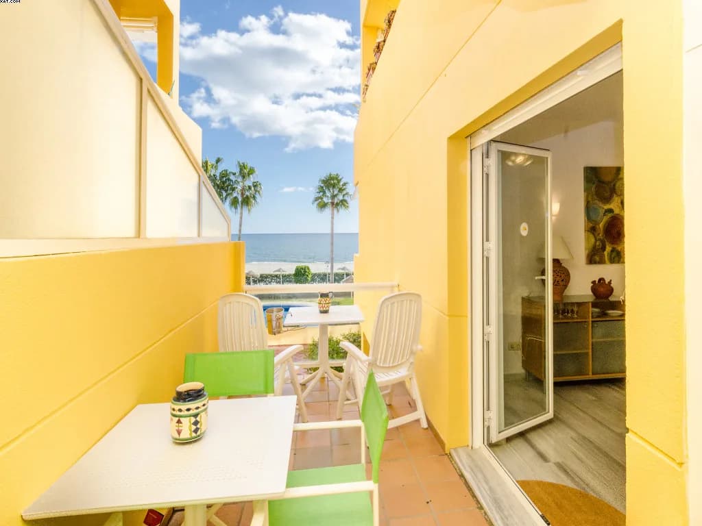 2 Bedroom Middle Floor Apartment for Sale in La Cala de Mijas, Málaga - Image 8