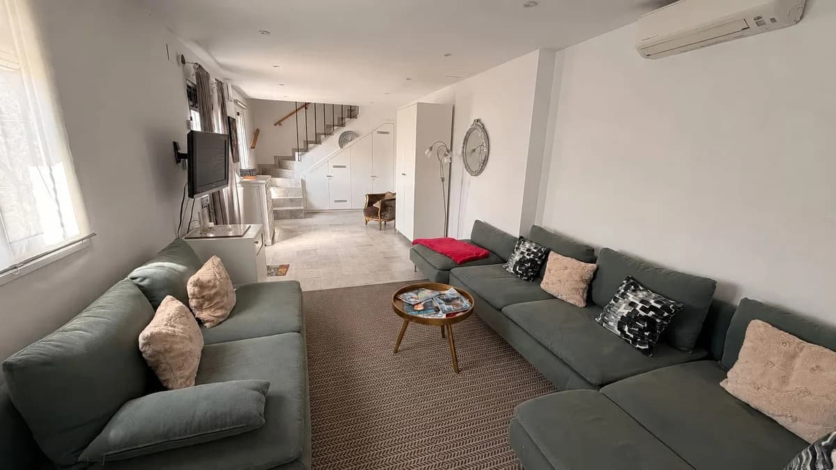 4 Bedroom Townhouse for Sale in Alhaurín el Grande, Málaga - Image 6