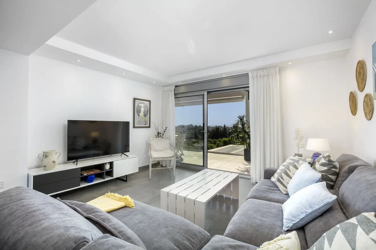2 Bedroom Penthouse for Sale in Estepona, Málaga - Image 4