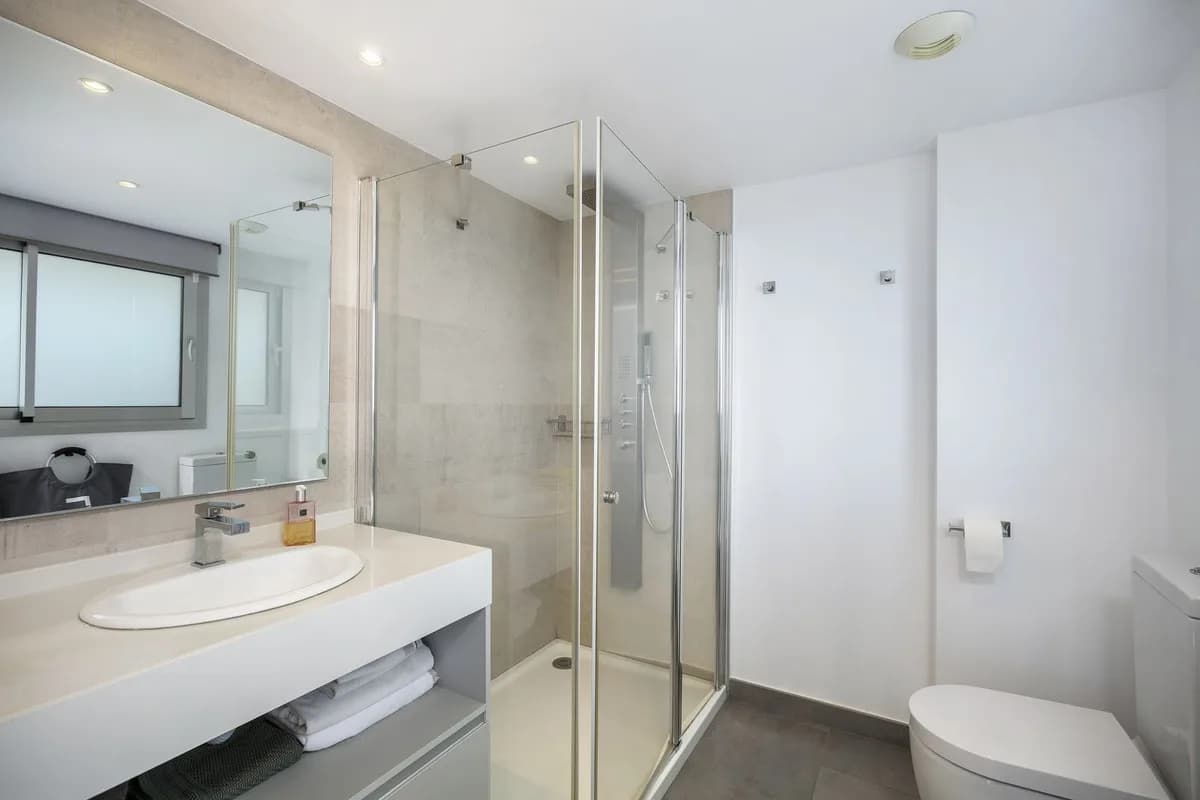 2 Bedroom Penthouse for Sale in Estepona, Málaga - Image 9