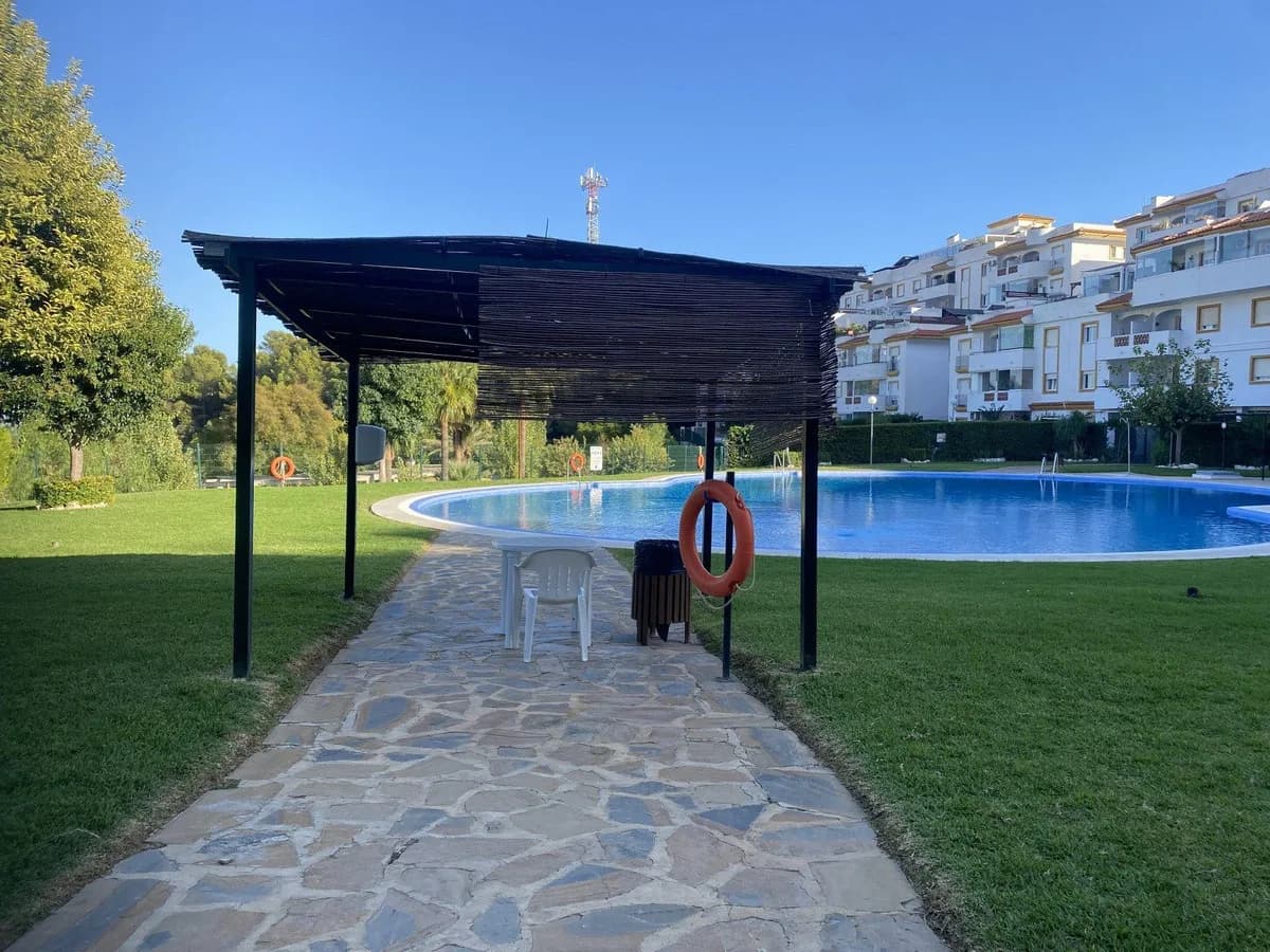 2 Bedroom Middle Floor Apartment for Sale in Benalmadena Pueblo, Málaga