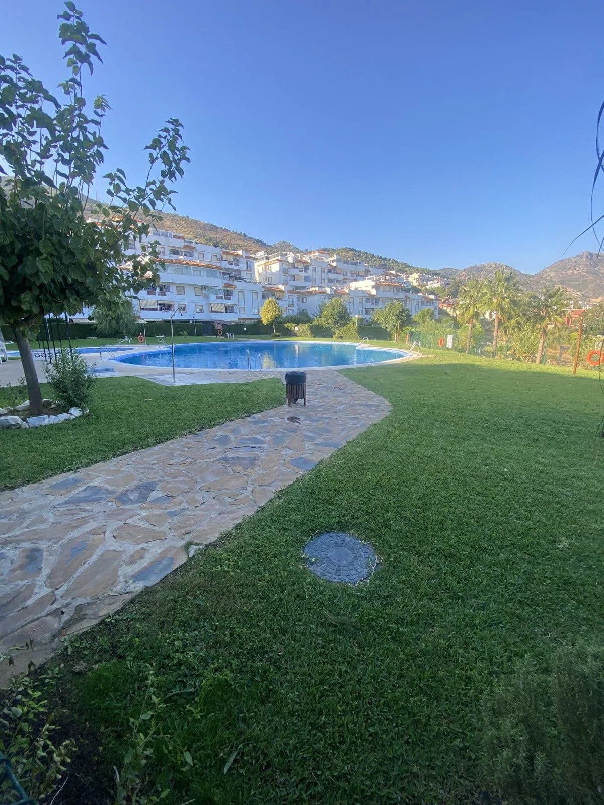 2 Bedroom Middle Floor Apartment for Sale in Benalmadena Pueblo, Málaga - Image 3