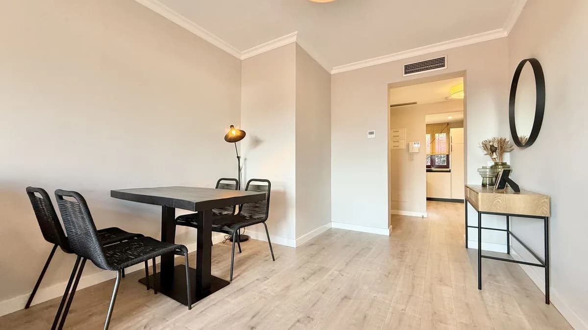 2 Bedroom Middle Floor Apartment for Sale in Benahavís, Málaga - Image 7