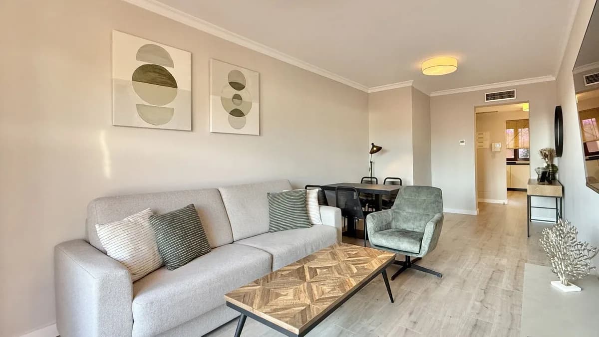 2 Bedroom Middle Floor Apartment for Sale in Benahavís, Málaga - Image 8