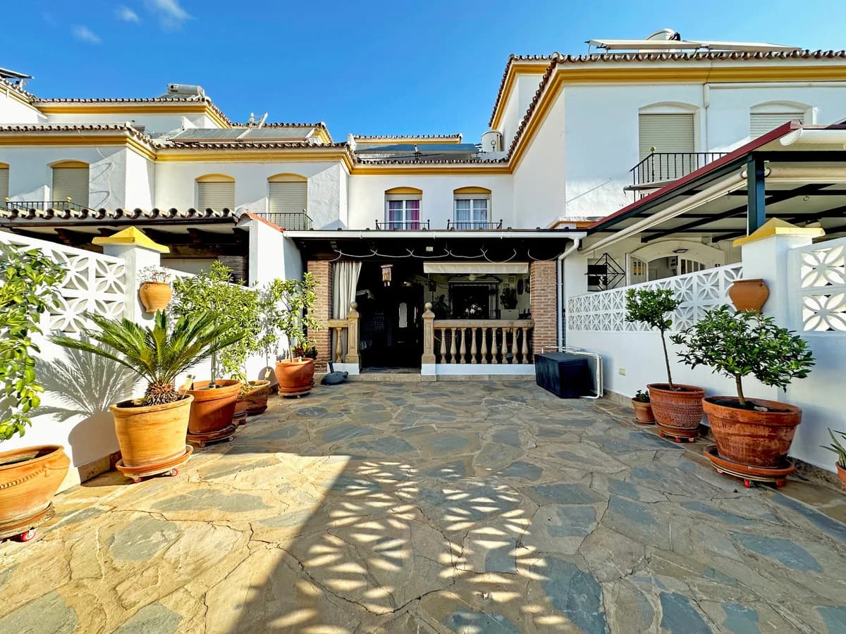 3 Bedroom Townhouse for Sale in Estepona, Málaga