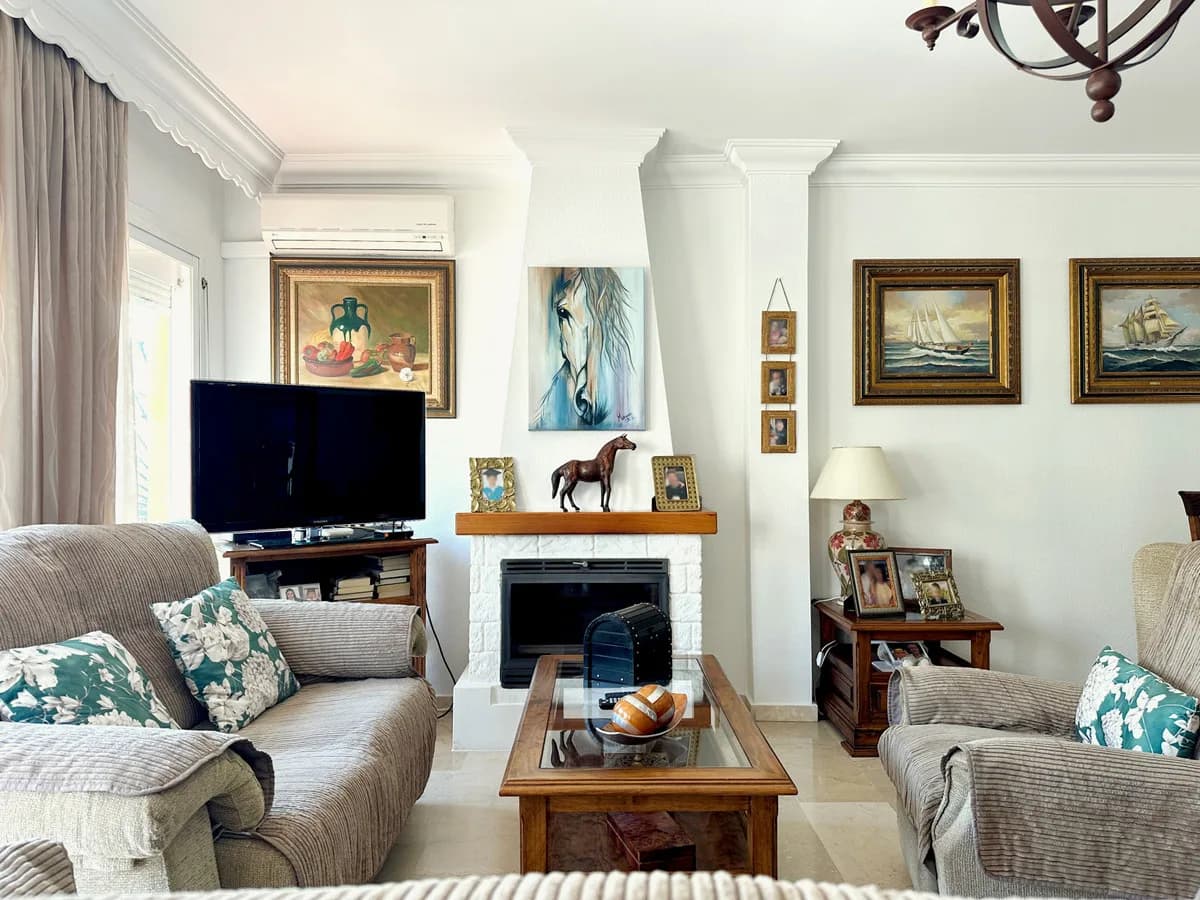 3 Bedroom Townhouse for Sale in Estepona, Málaga - Image 4