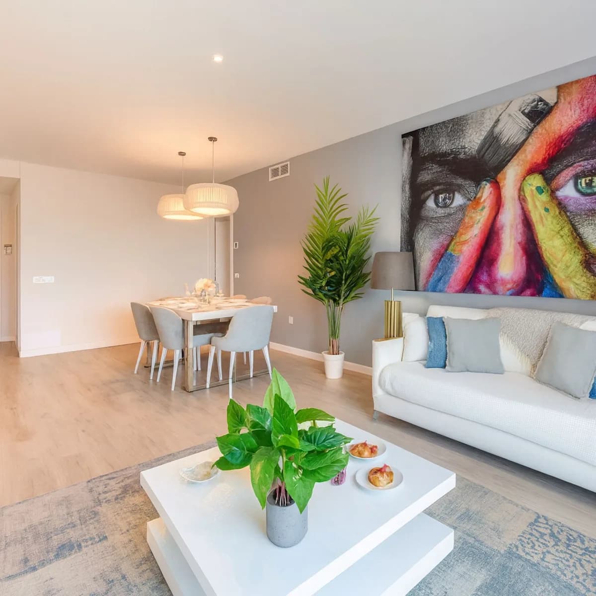 3 Bedroom Top Floor Apartment for Sale in Nueva Andalucía, Málaga - Image 2