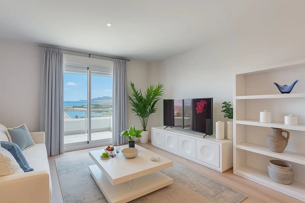 3 Bedroom Top Floor Apartment for Sale in Nueva Andalucía, Málaga - Image 5