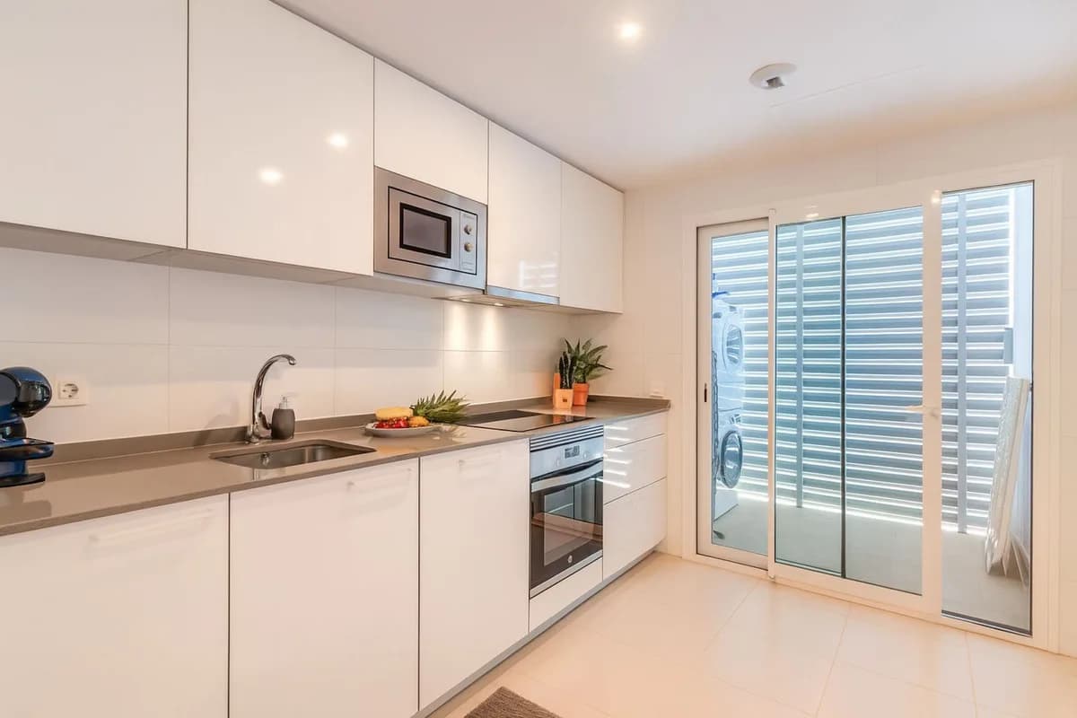 3 Bedroom Top Floor Apartment for Sale in Nueva Andalucía, Málaga - Image 8