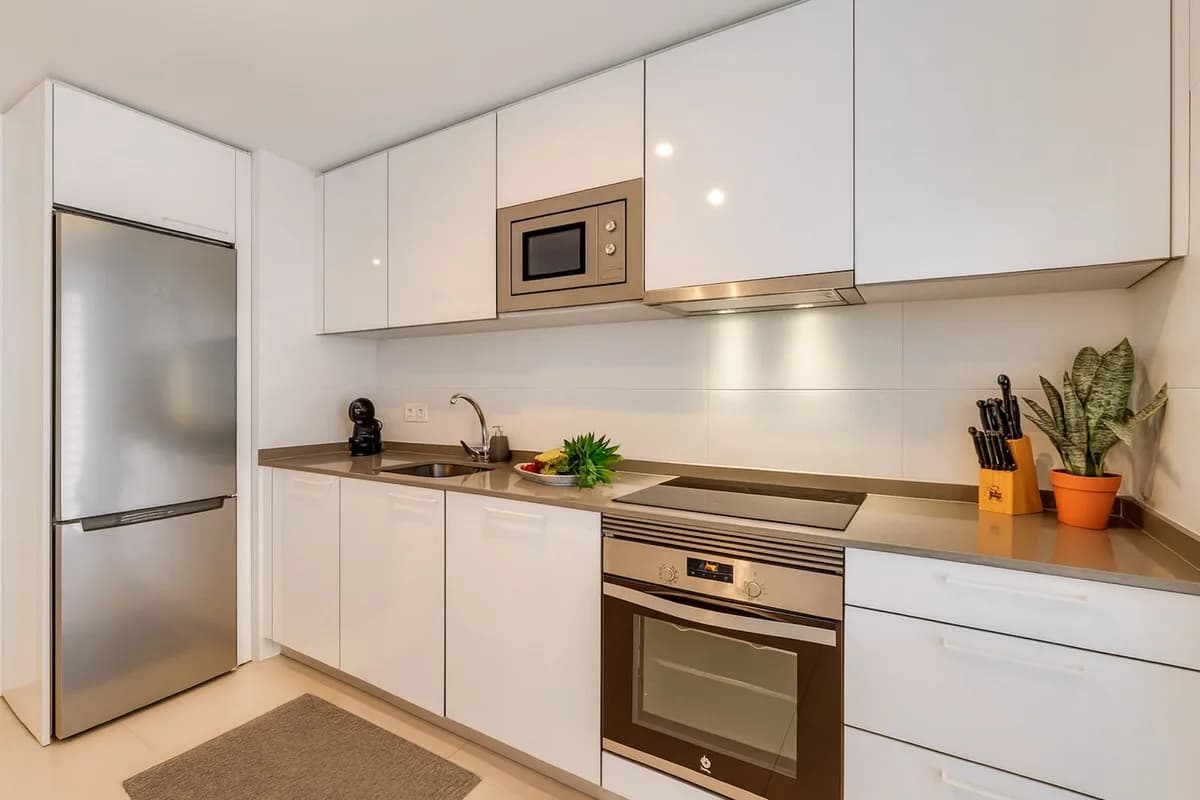 3 Bedroom Top Floor Apartment for Sale in Nueva Andalucía, Málaga - Image 9