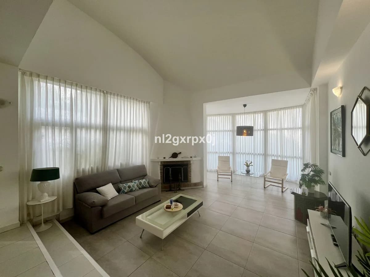 3 Bedroom Detached Villa for Sale in Reserva de Marbella, Málaga - Image 4