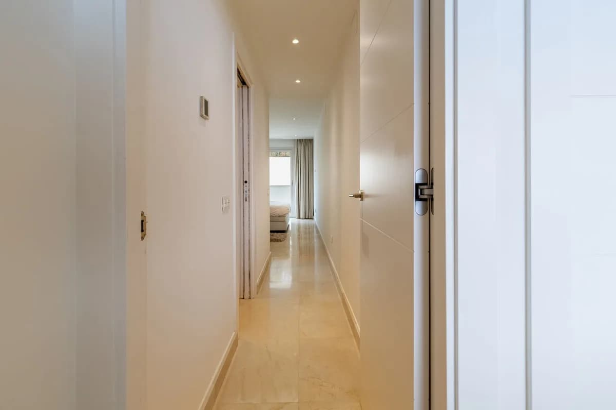 2 Bedroom Middle Floor Apartment for Sale in Nueva Andalucía, Málaga - Image 3