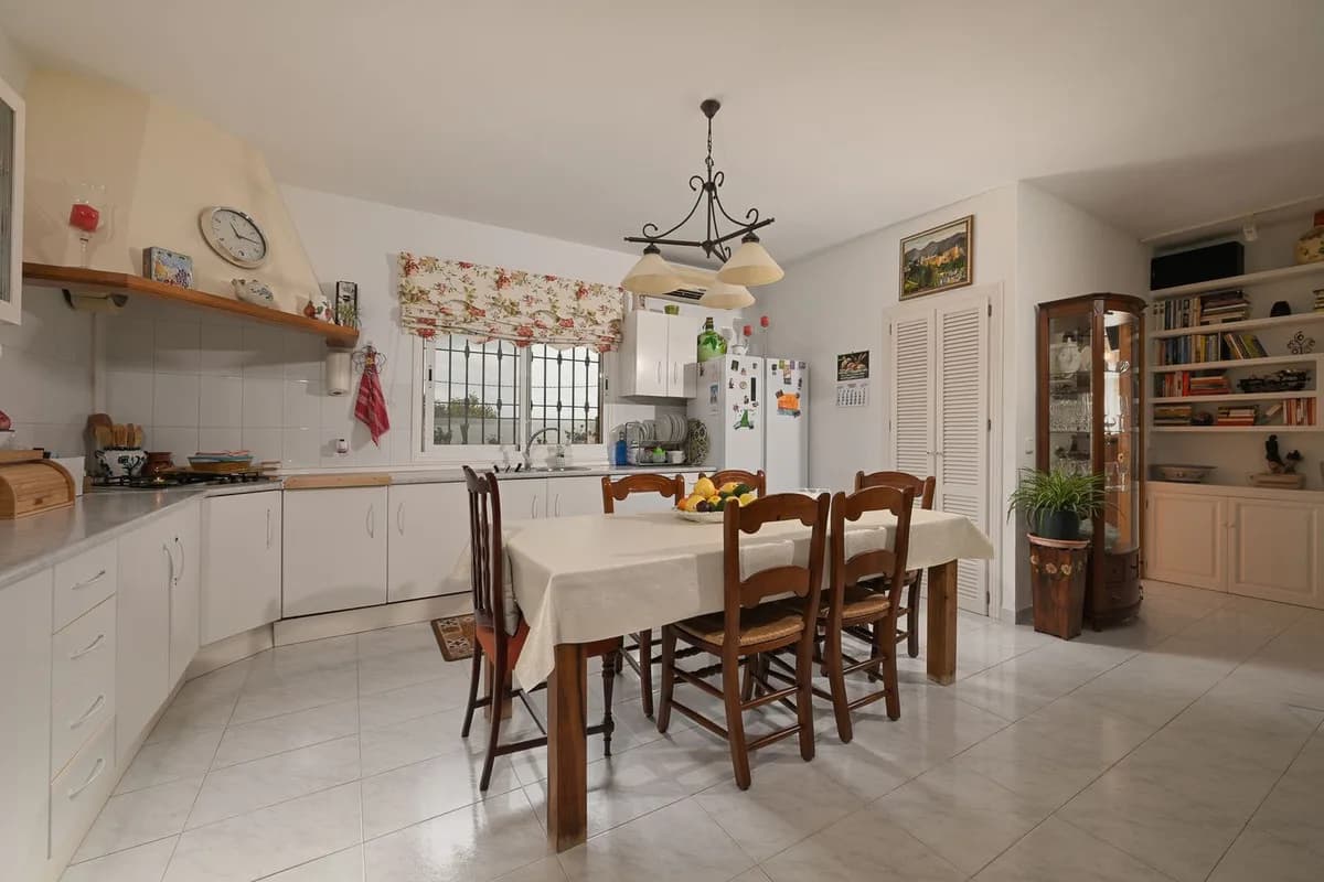 4 Bedroom Finca - Cortijo for Sale in Alhaurín el Grande, Málaga - Image 6