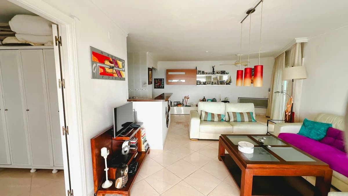 2 Bedroom Middle Floor Apartment for Sale in La Cala de Mijas, Málaga - Image 5