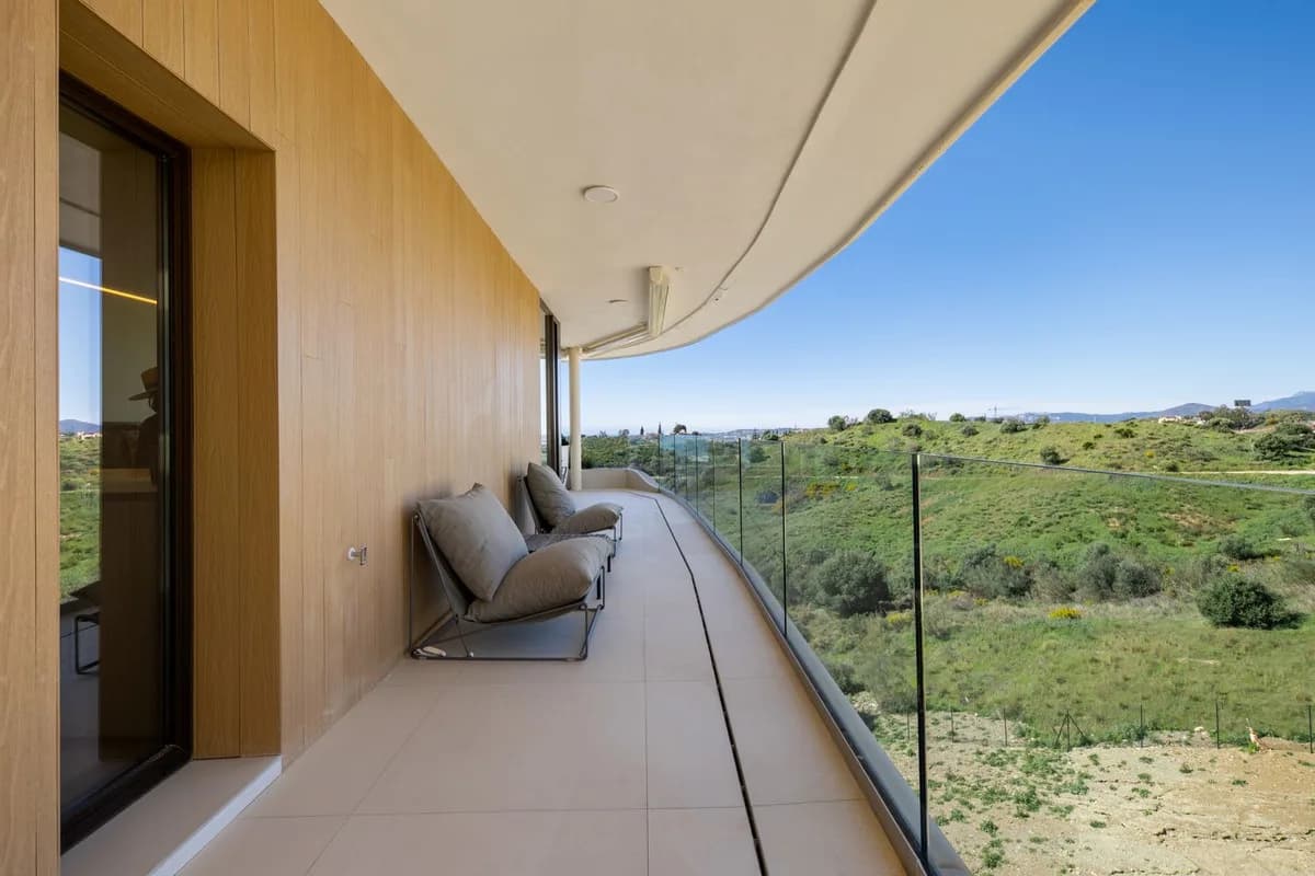 2 Bedroom Middle Floor Apartment for Sale in Fuengirola, Málaga - Image 2