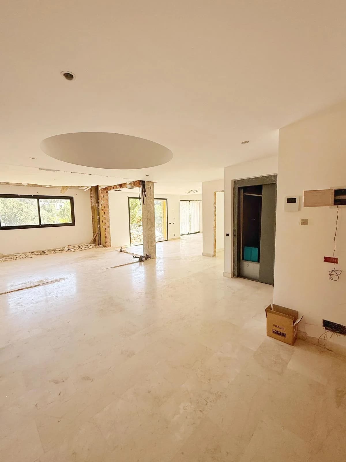 5 Bedroom Detached Villa for Sale in Elviria, Málaga - Image 2