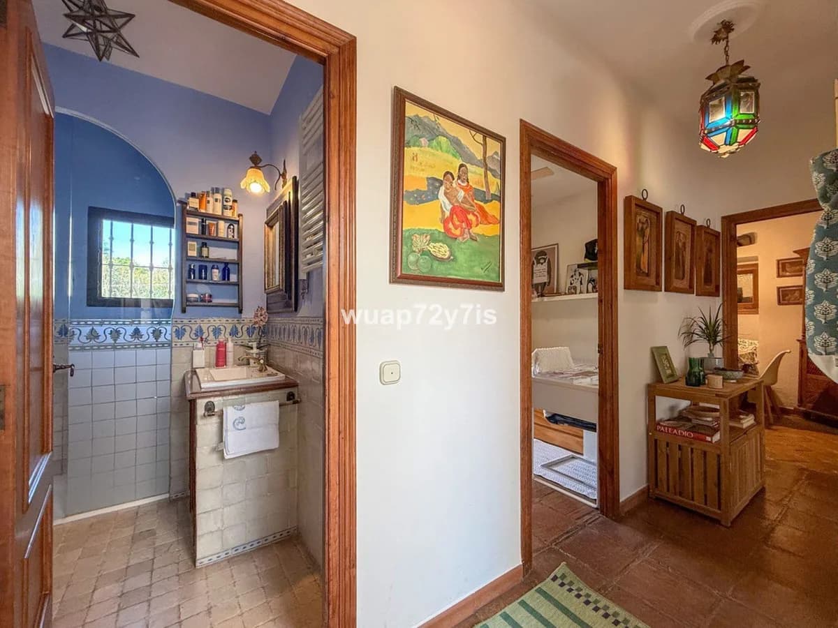 3 Bedroom Detached Villa for Sale in Nagüeles, Málaga - Image 8