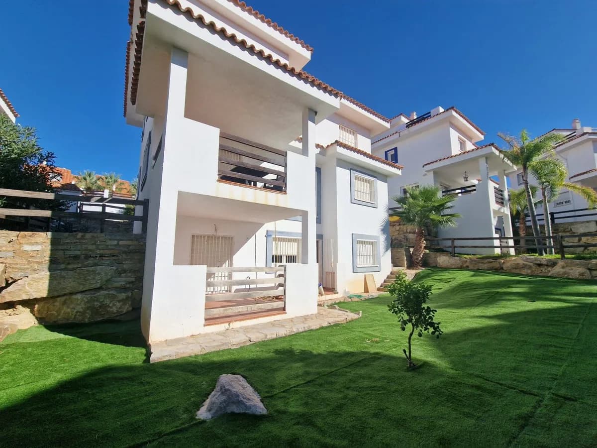 5 Bedroom Detached Villa for Sale in Manilva, Málaga - Image 2