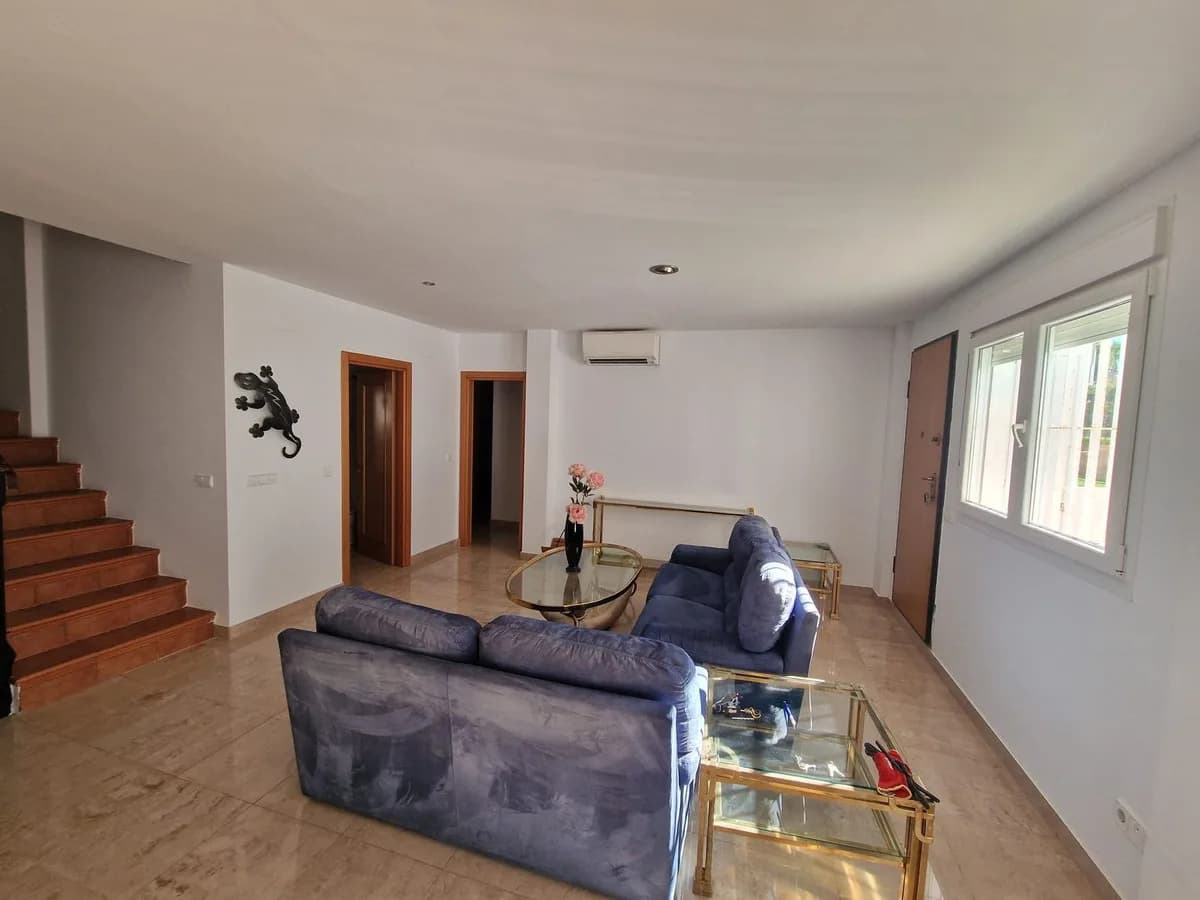 5 Bedroom Detached Villa for Sale in Manilva, Málaga - Image 3