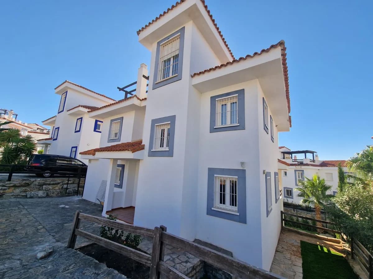 5 Bedroom Detached Villa for Sale in Manilva, Málaga - Image 5
