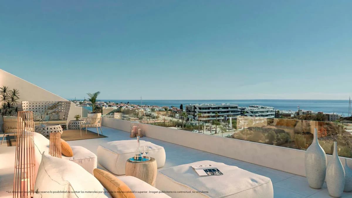 3 Bedroom Middle Floor Apartment for Sale in Benalmadena, Málaga - Image 3